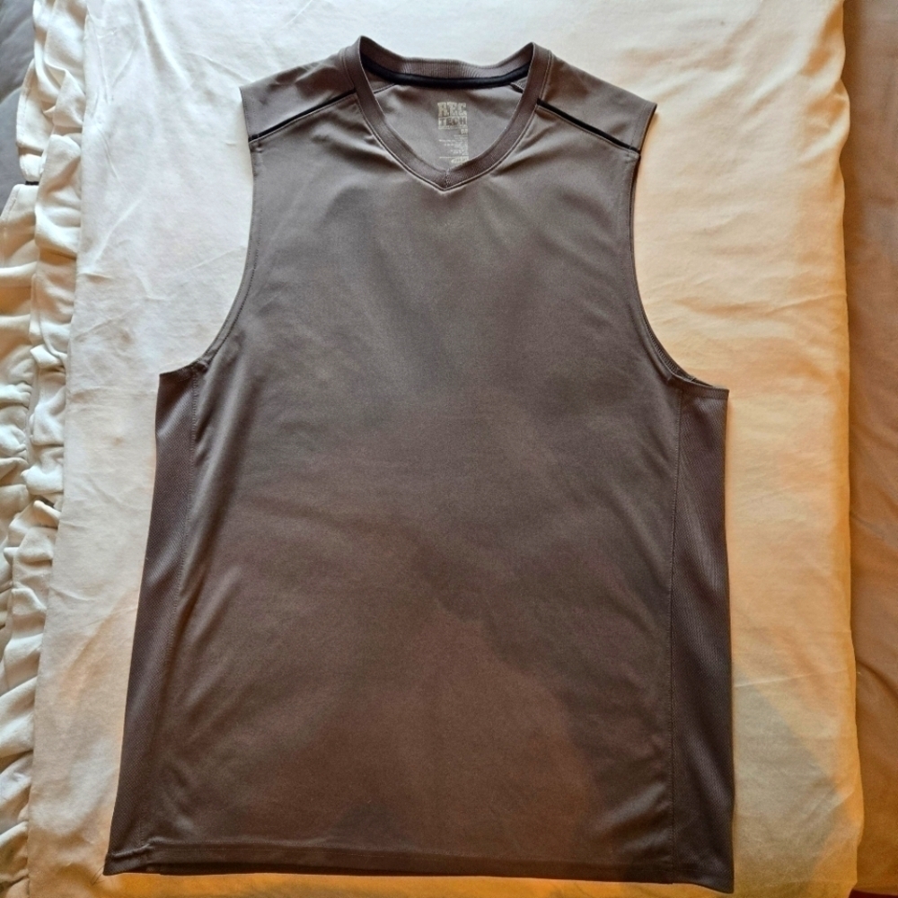 Old Navy | Men's Rec Tech Performance Workout Gear Tank | Dark Grey | Medium
